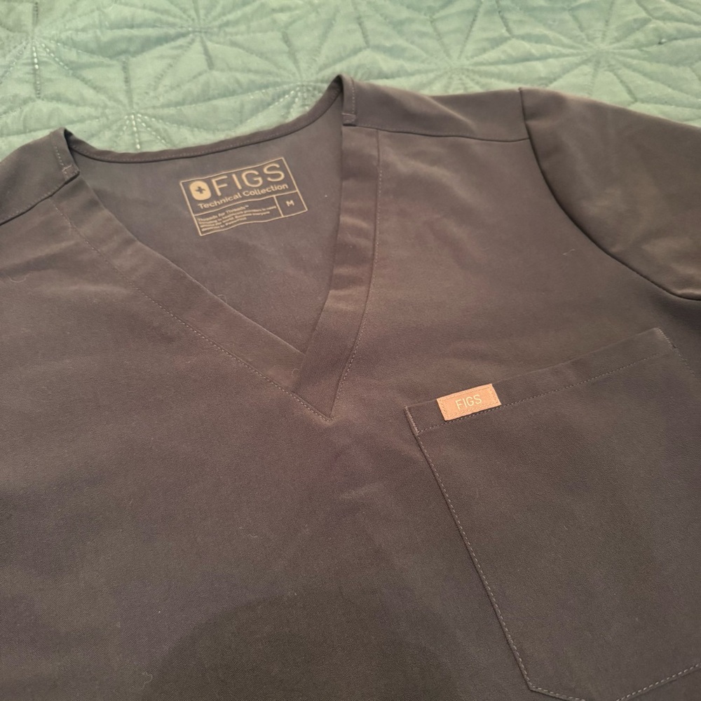 Figs V-Neck Scrub Top Women’s Medium M - Picture 2 of 5